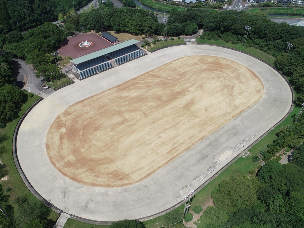 白岩運動公園競技場インフィールド安全対策工事