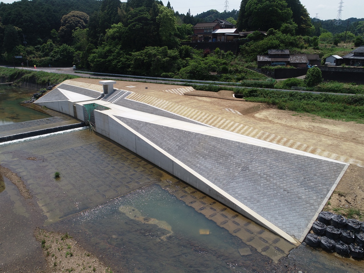 松浦川広域河川改修工事(護岸工)